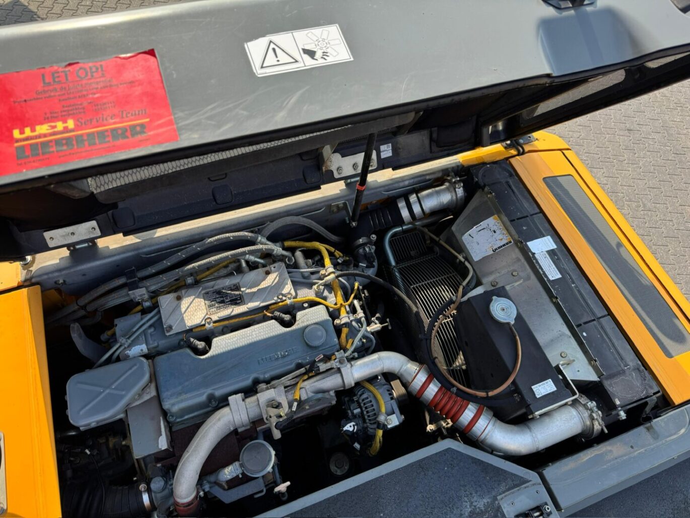 04892E8B B3E9 400C B675 99CEA70963CD